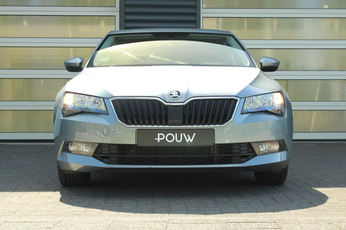 1.5 TSI 150pk Ambition | Verwarmde Voorruit | Cruise Control | 17'LM Velgen | Parkeersensoren | Stoelverwarming | Climate Control