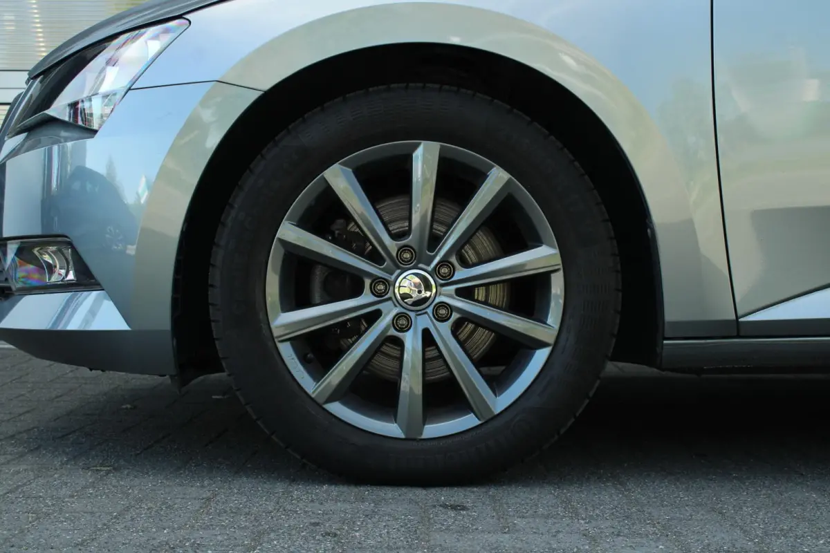 1.5 TSI 150pk Ambition | Verwarmde Voorruit | Cruise Control | 17'LM Velgen | Parkeersensoren | Stoelverwarming | Climate Control