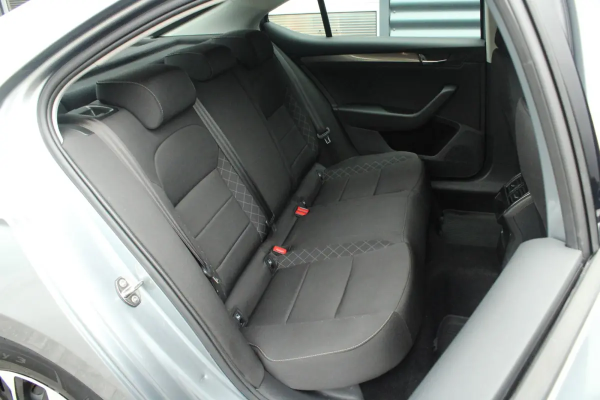 1.5 TSI 150pk Ambition | Verwarmde Voorruit | Cruise Control | 17'LM Velgen | Parkeersensoren | Stoelverwarming | Climate Control