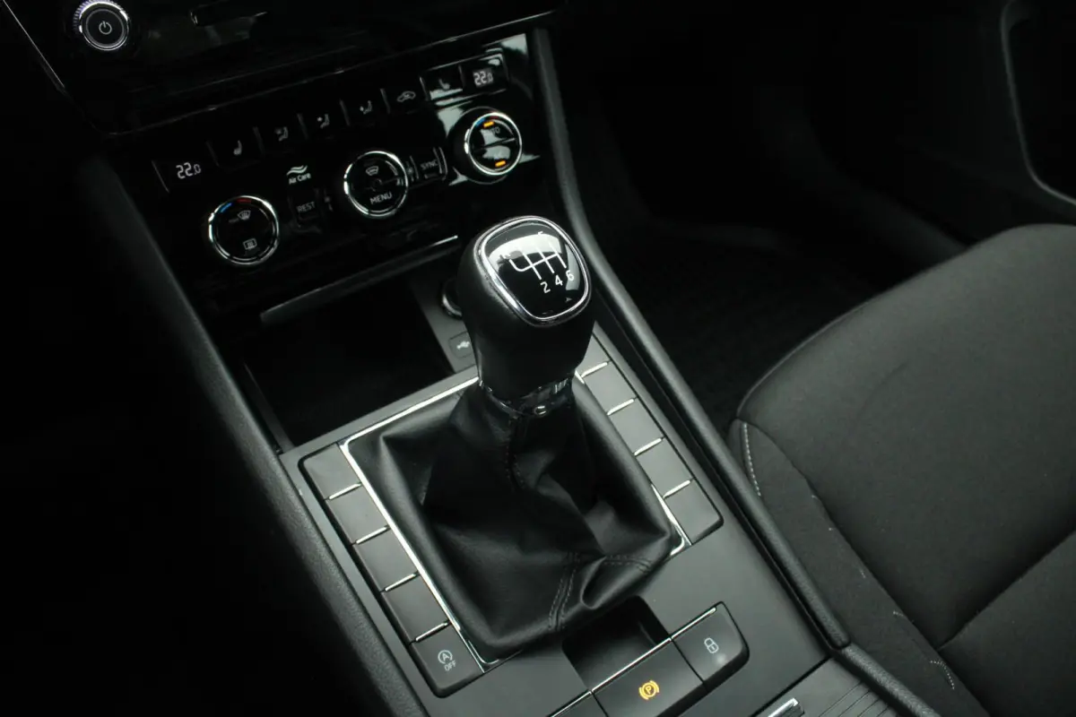 1.5 TSI 150pk Ambition | Verwarmde Voorruit | Cruise Control | 17'LM Velgen | Parkeersensoren | Stoelverwarming | Climate Control