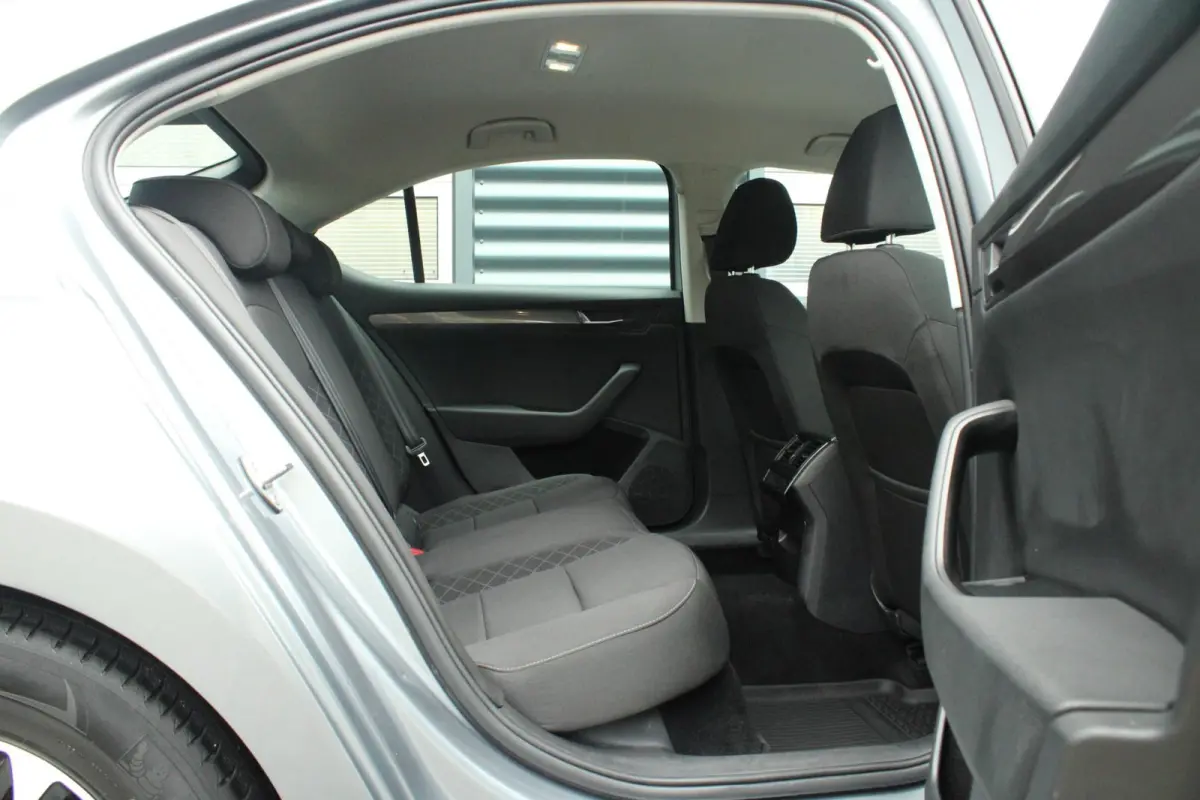 1.5 TSI 150pk Ambition | Verwarmde Voorruit | Cruise Control | 17'LM Velgen | Parkeersensoren | Stoelverwarming | Climate Control