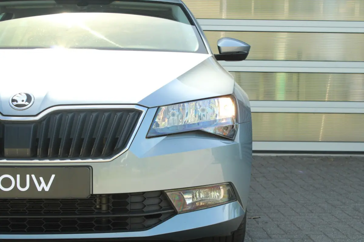 1.5 TSI 150pk Ambition | Verwarmde Voorruit | Cruise Control | 17'LM Velgen | Parkeersensoren | Stoelverwarming | Climate Control