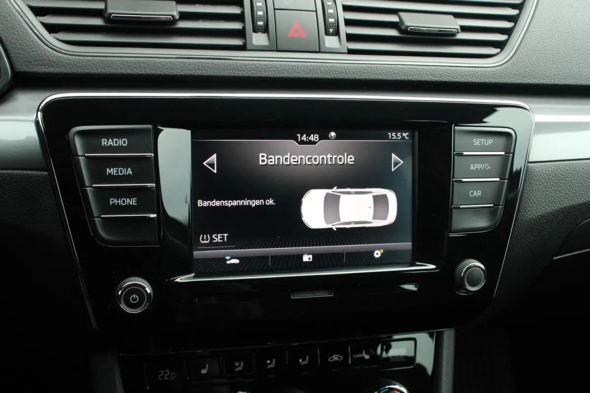 1.5 TSI 150pk Ambition | Verwarmde Voorruit | Cruise Control | 17'LM Velgen | Parkeersensoren | Stoelverwarming | Climate Control