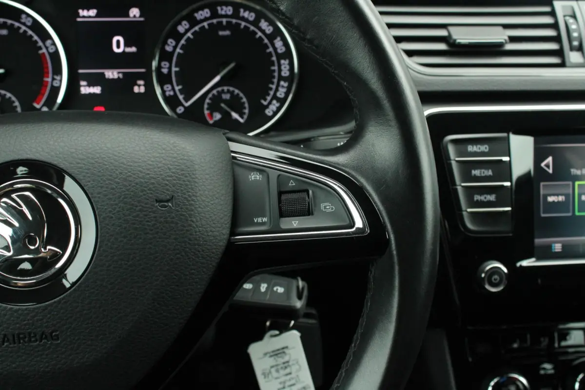 1.5 TSI 150pk Ambition | Verwarmde Voorruit | Cruise Control | 17'LM Velgen | Parkeersensoren | Stoelverwarming | Climate Control
