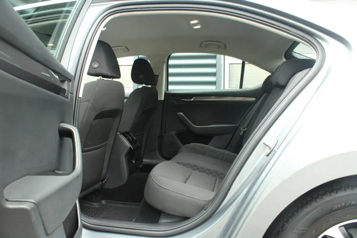 1.5 TSI 150pk Ambition | Verwarmde Voorruit | Cruise Control | 17'LM Velgen | Parkeersensoren | Stoelverwarming | Climate Control