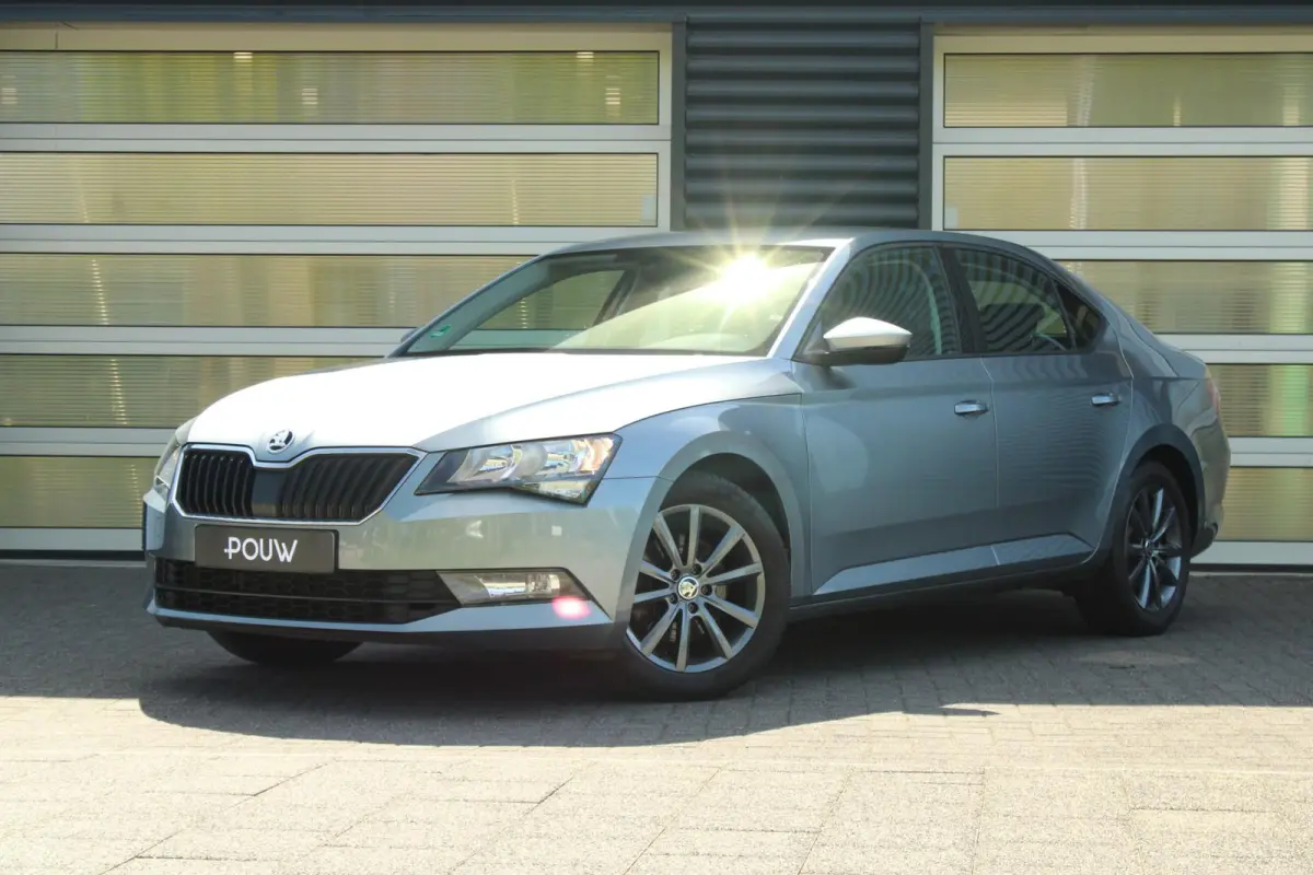 1.5 TSI 150pk Ambition | Verwarmde Voorruit | Cruise Control | 17'LM Velgen | Parkeersensoren | Stoelverwarming | Climate Control