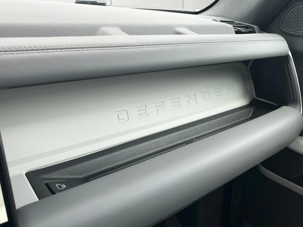 2.0 P400e 110 X-Dynamic HSE | Elek. Trekhaak | Meridian Audio | Panoramadak | Stoel Koeling & Verwarming |