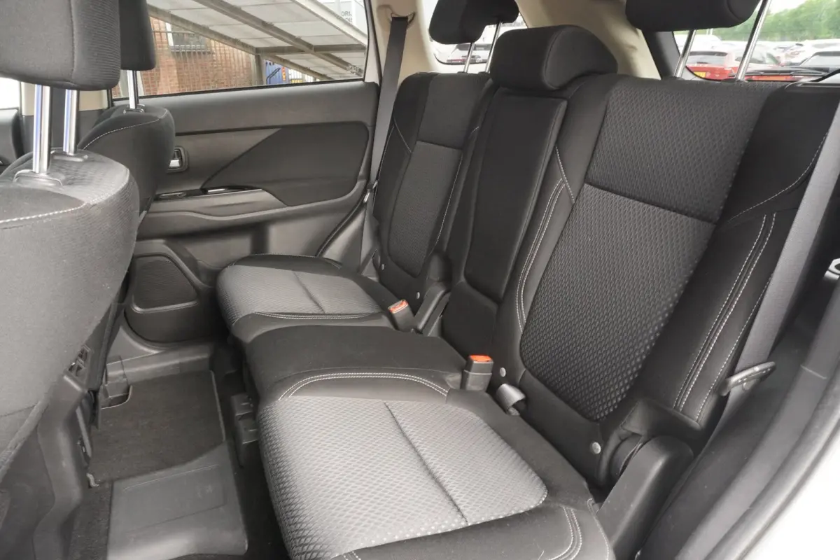 2.4 PHEV 4WD Pure 240PK / Carplay / Camera / stoel-verw / 45.KM Act.radius / 1500.KG Trekgewicht / = SUPER !!