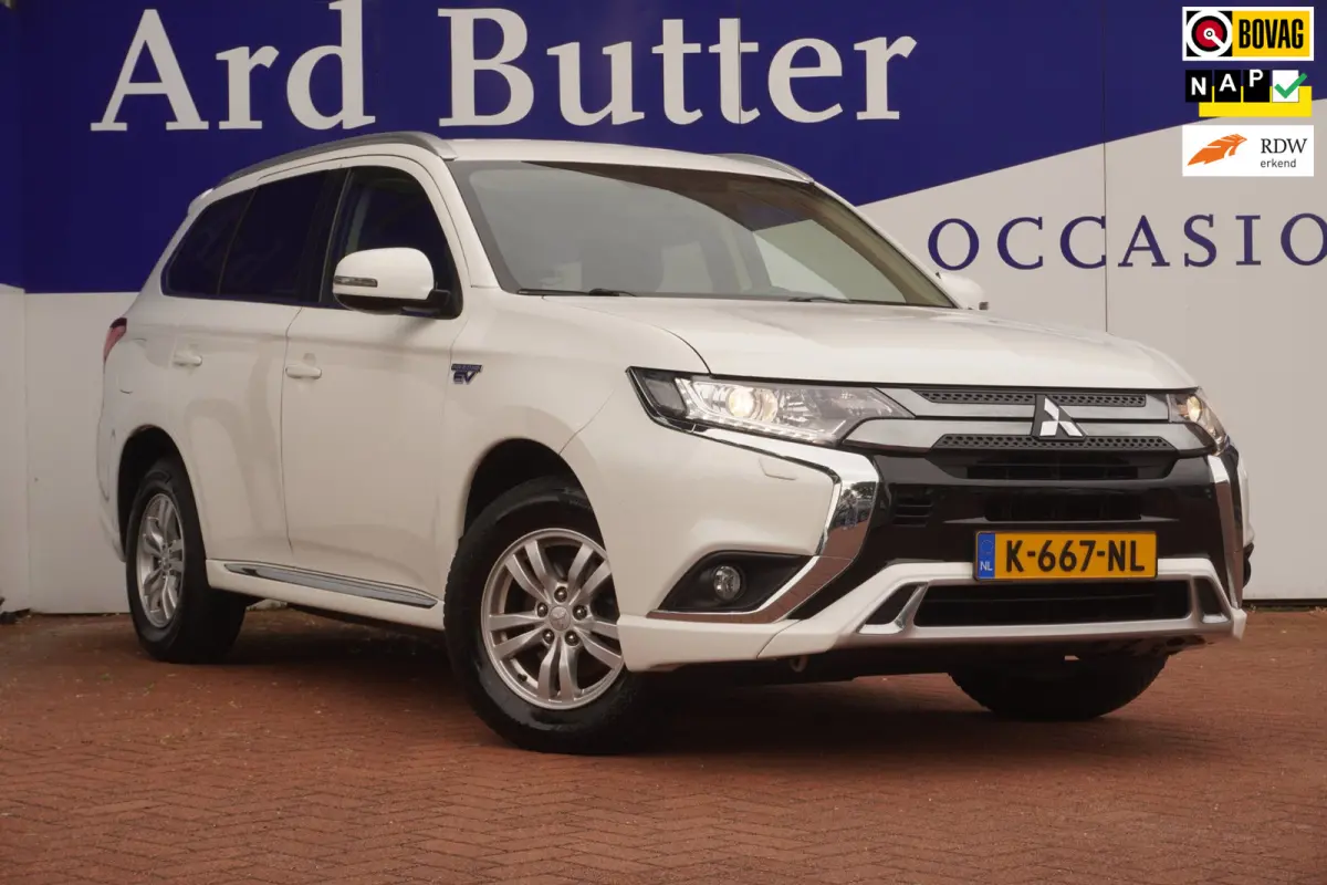 2.4 PHEV 4WD Pure 240PK / Carplay / Camera / stoel-verw / 45.KM Act.radius / 1500.KG Trekgewicht / = SUPER !!