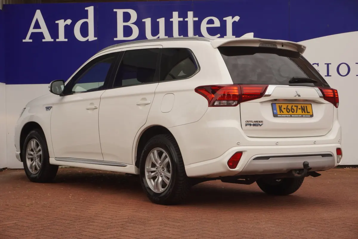 2.4 PHEV 4WD Pure 240PK / Carplay / Camera / stoel-verw / 45.KM Act.radius / 1500.KG Trekgewicht / = SUPER !!