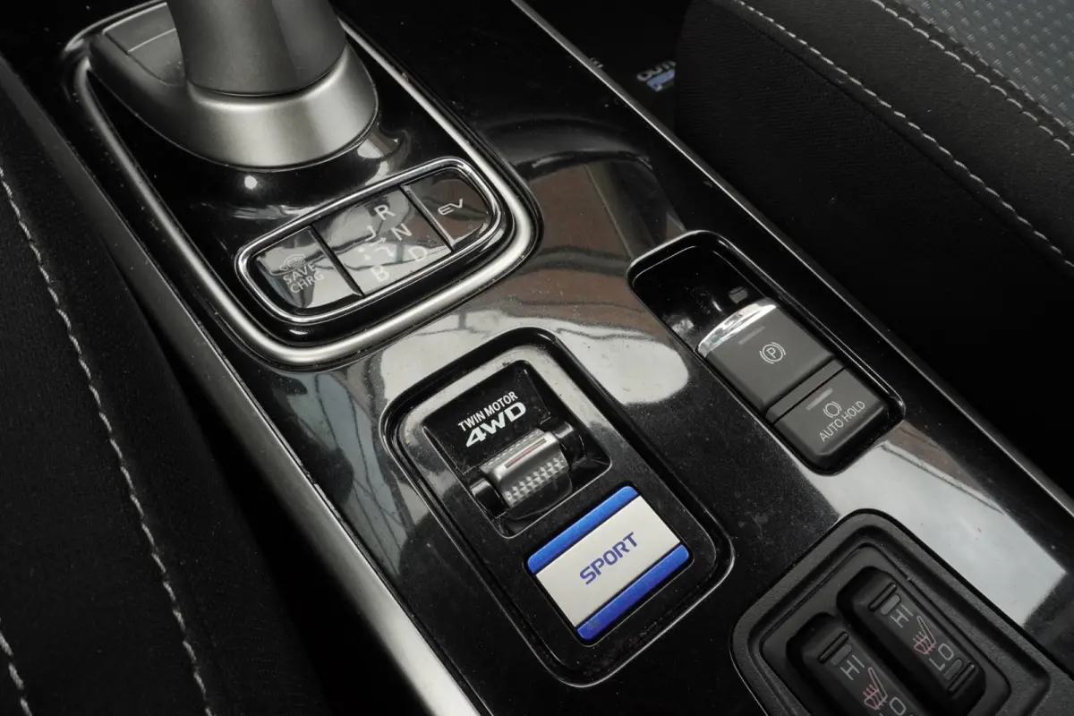 2.4 PHEV 4WD Pure 240PK / Carplay / Camera / stoel-verw / 45.KM Act.radius / 1500.KG Trekgewicht / = SUPER !!