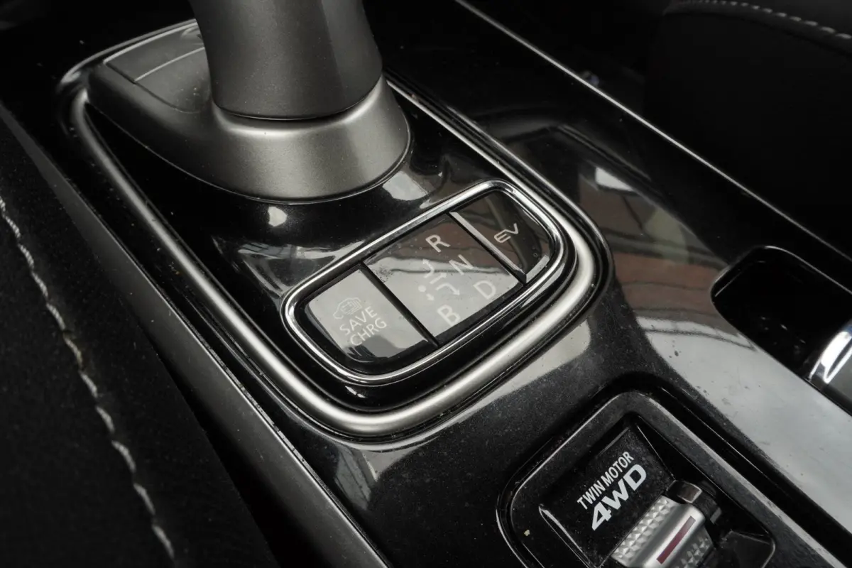 2.4 PHEV 4WD Pure 240PK / Carplay / Camera / stoel-verw / 45.KM Act.radius / 1500.KG Trekgewicht / = SUPER !!