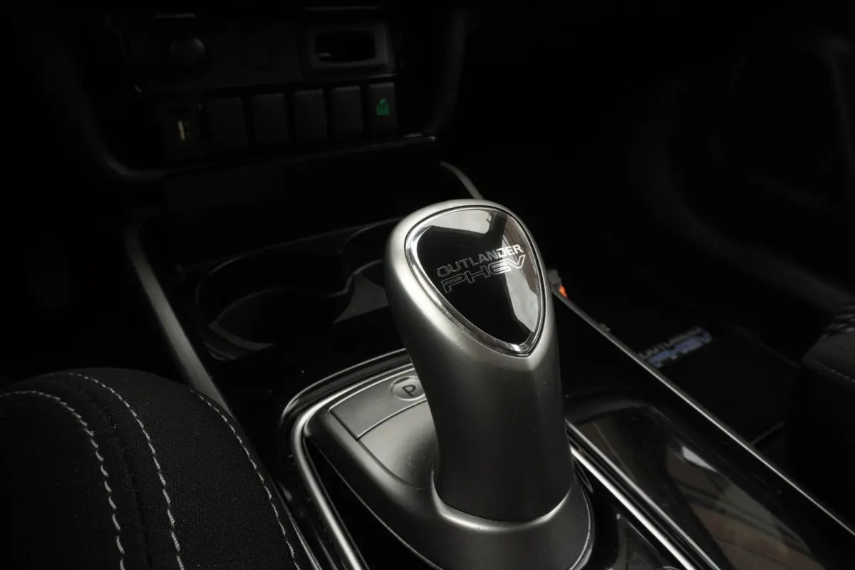 2.4 PHEV 4WD Pure 240PK / Carplay / Camera / stoel-verw / 45.KM Act.radius / 1500.KG Trekgewicht / = SUPER !!