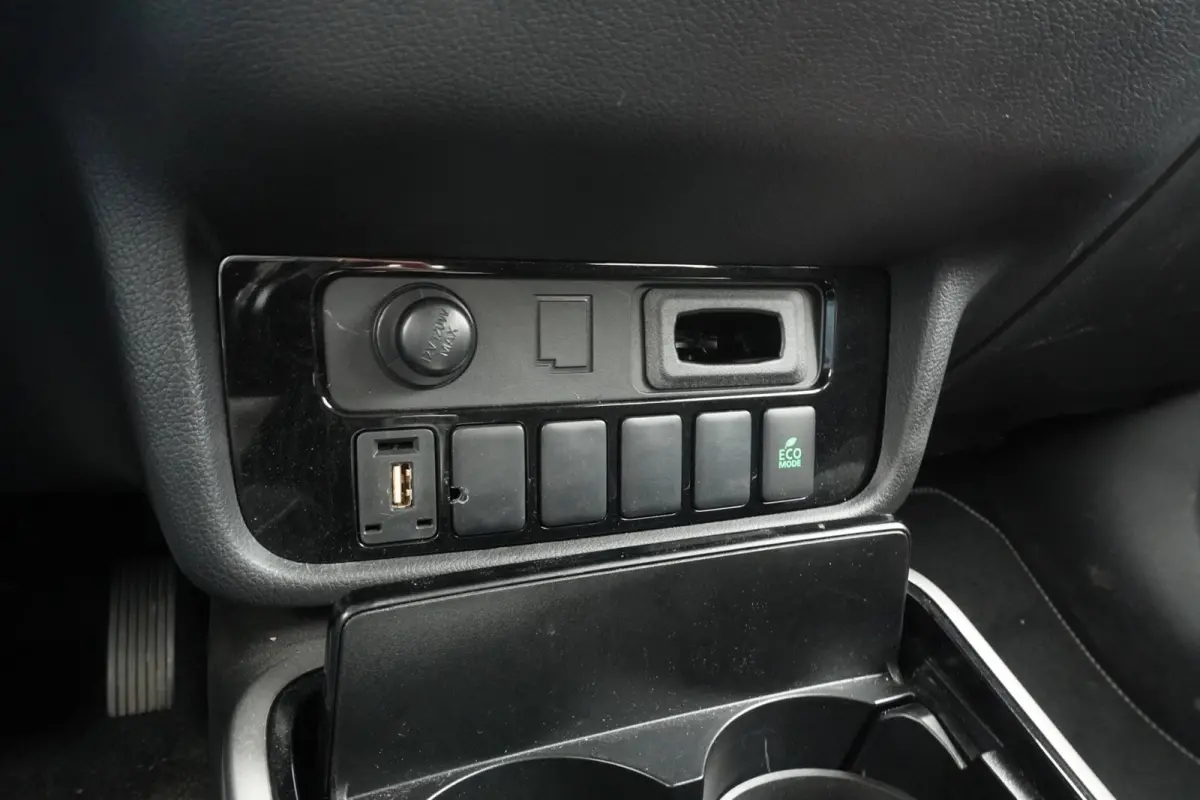 2.4 PHEV 4WD Pure 240PK / Carplay / Camera / stoel-verw / 45.KM Act.radius / 1500.KG Trekgewicht / = SUPER !!