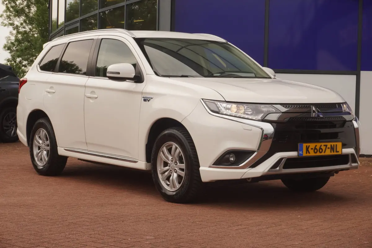 2.4 PHEV 4WD Pure 240PK / Carplay / Camera / stoel-verw / 45.KM Act.radius / 1500.KG Trekgewicht / = SUPER !!