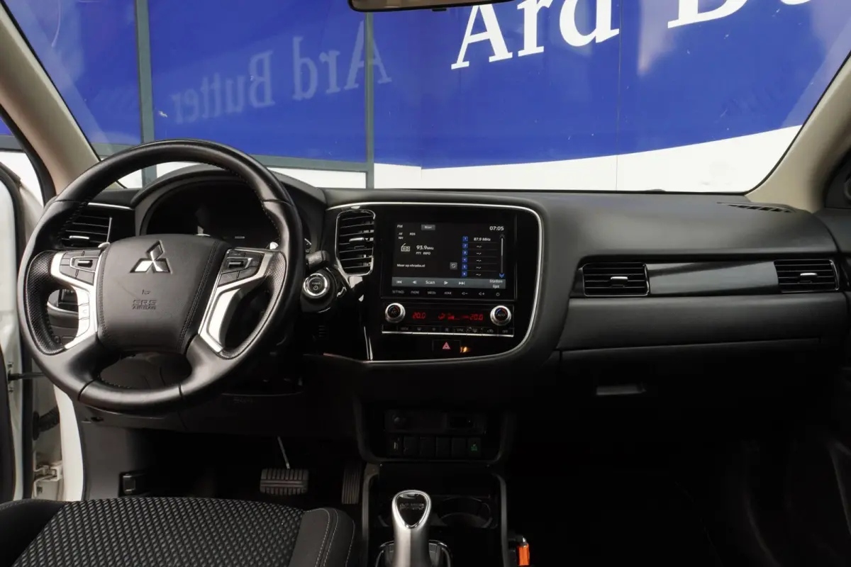 2.4 PHEV 4WD Pure 240PK / Carplay / Camera / stoel-verw / 45.KM Act.radius / 1500.KG Trekgewicht / = SUPER !!