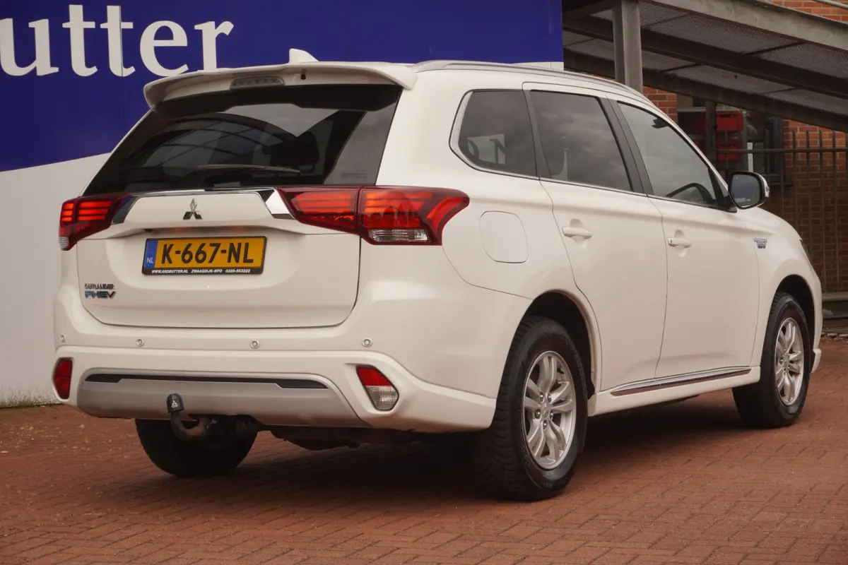 2.4 PHEV 4WD Pure 240PK / Carplay / Camera / stoel-verw / 45.KM Act.radius / 1500.KG Trekgewicht / = SUPER !!