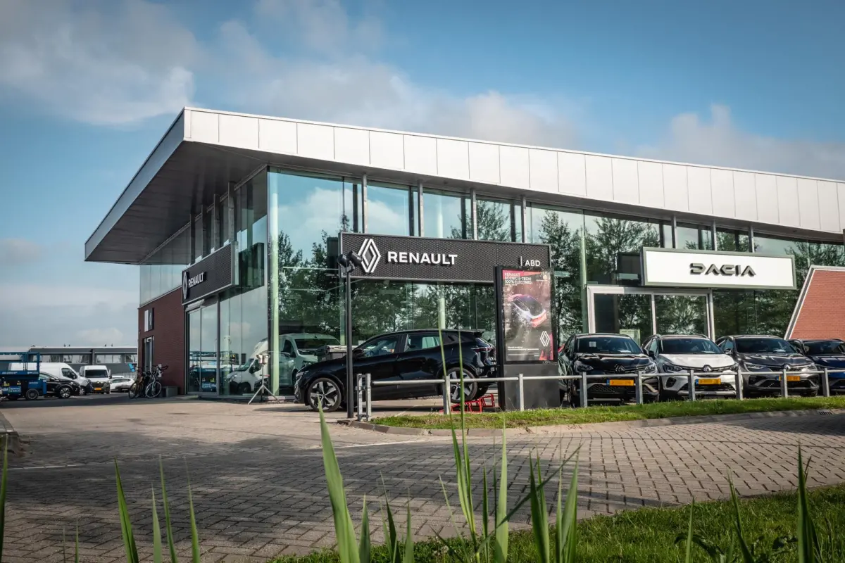 E-Tech full hybrid 160pk techno | Vijf jaar garantie | Stoel- en stuurwielverwarming | Achteruitrijcamera |