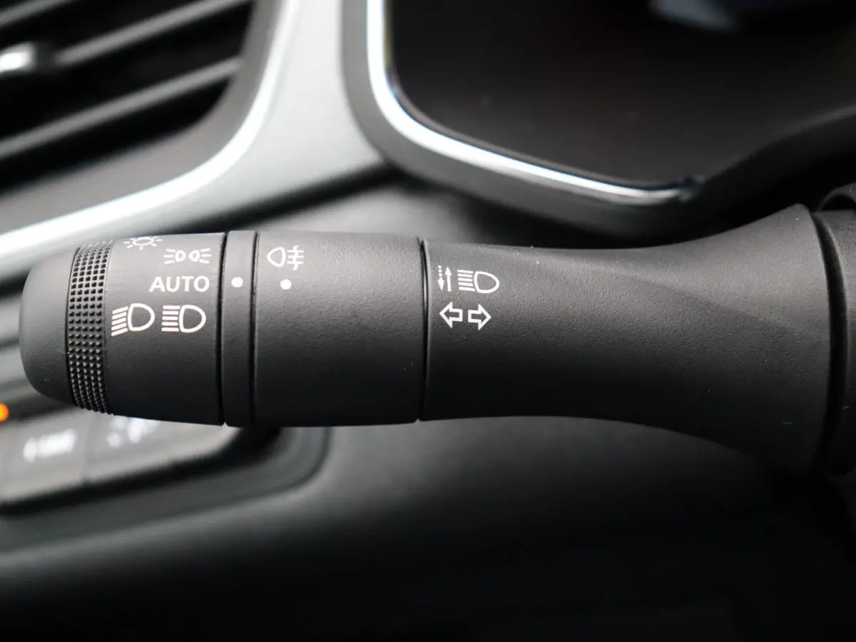 E-Tech full hybrid 160pk techno | Vijf jaar garantie | Stoel- en stuurwielverwarming | Achteruitrijcamera |