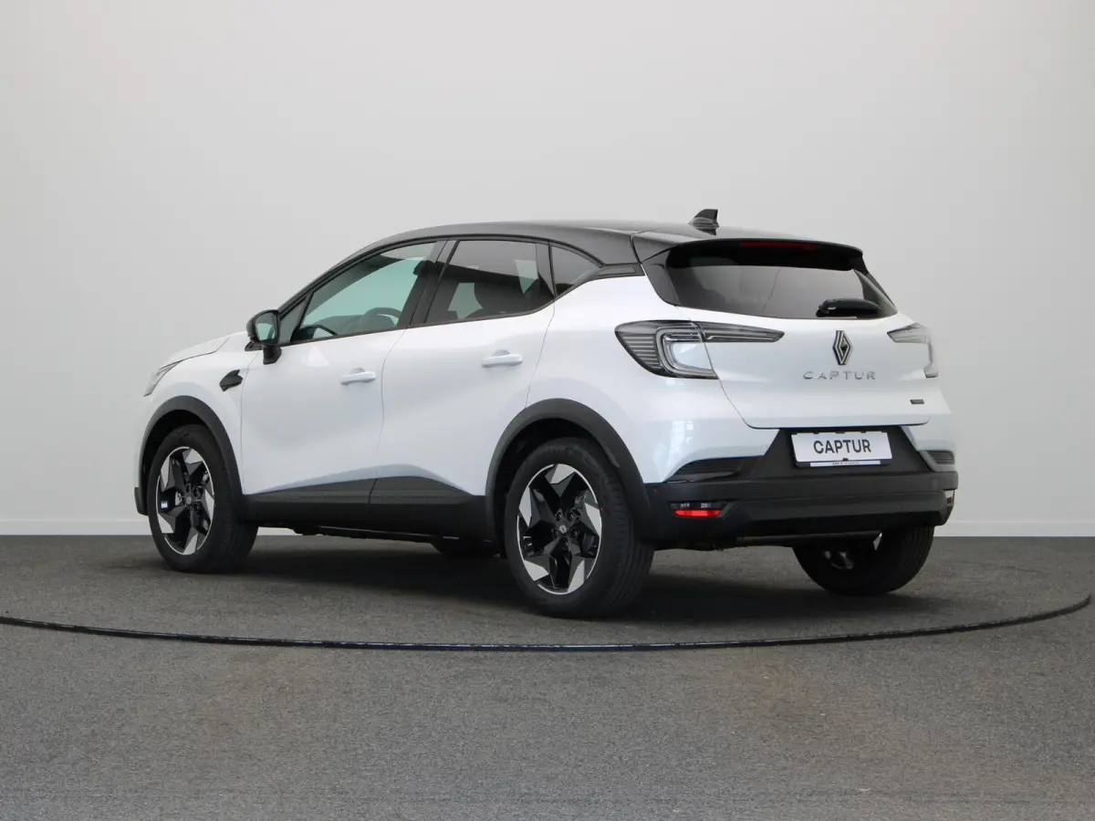 E-Tech full hybrid 160pk techno | Vijf jaar garantie | Stoel- en stuurwielverwarming | Achteruitrijcamera |