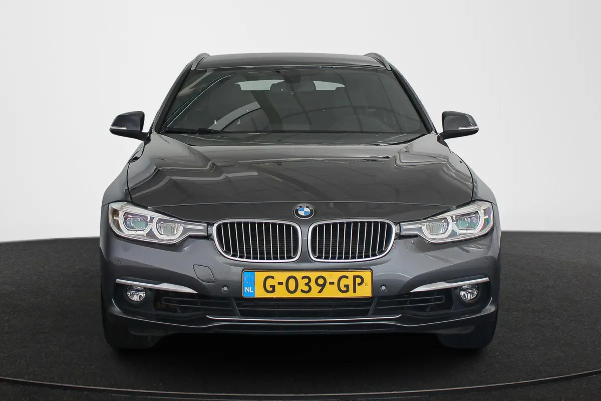 318i Luxury Edition Elektrische Trekhaak HiFi Groot Navigatie