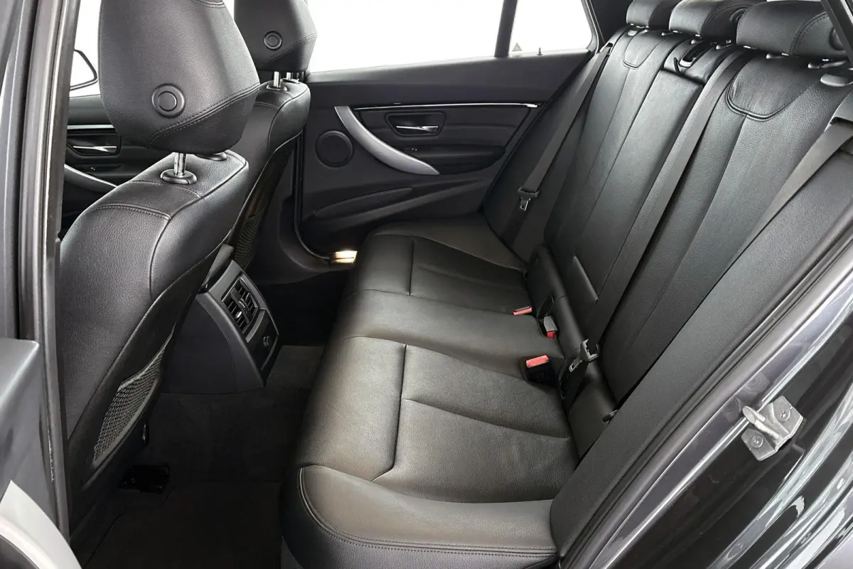 318i Luxury Edition Elektrische Trekhaak HiFi Groot Navigatie