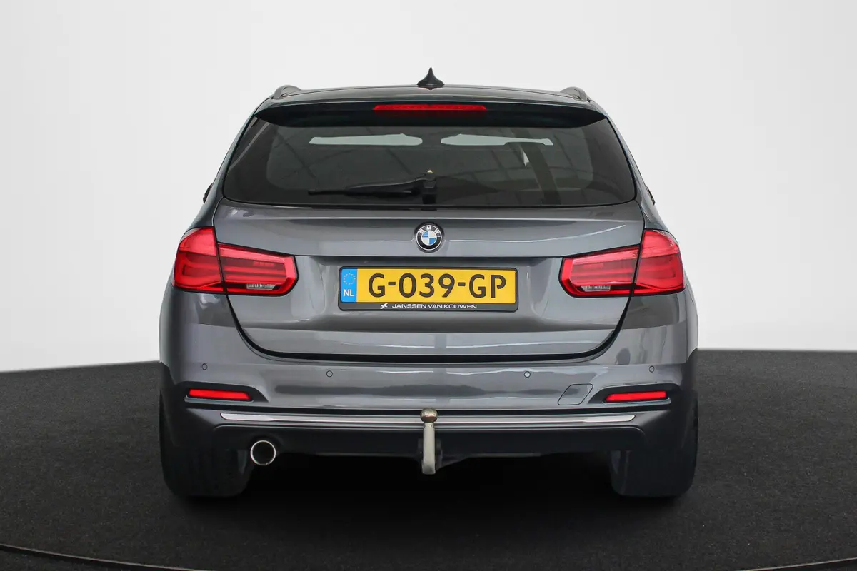 318i Luxury Edition Elektrische Trekhaak HiFi Groot Navigatie