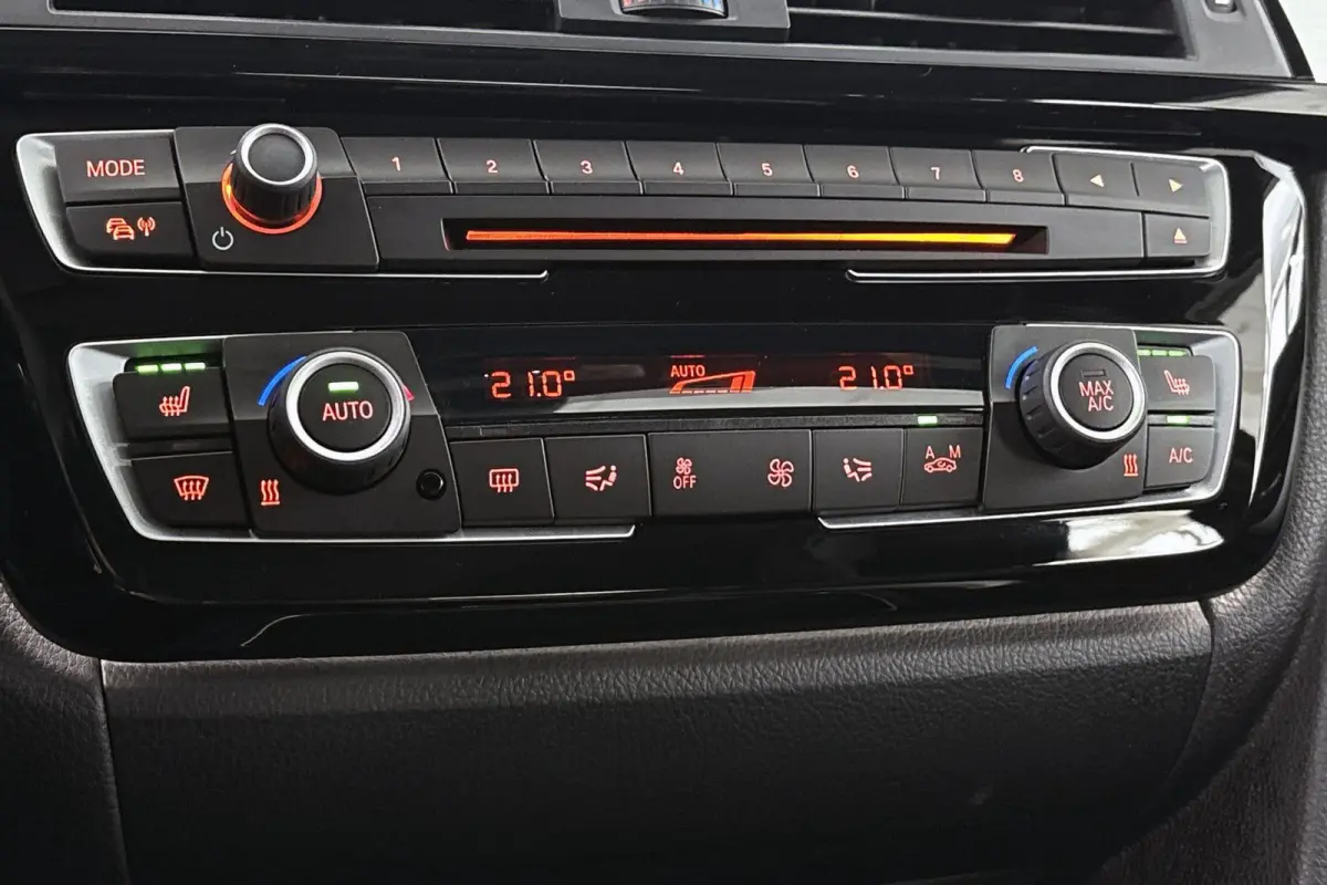 318i Luxury Edition Elektrische Trekhaak HiFi Groot Navigatie