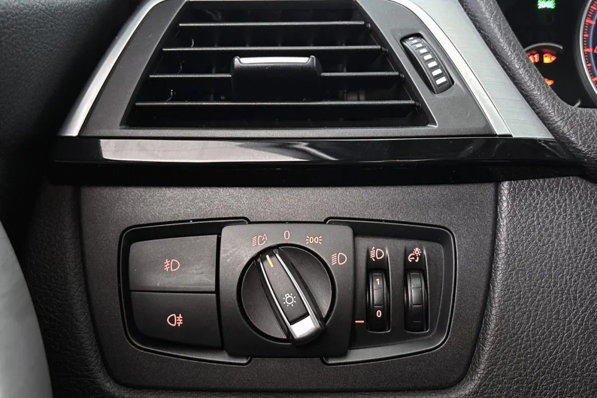 318i Luxury Edition Elektrische Trekhaak HiFi Groot Navigatie