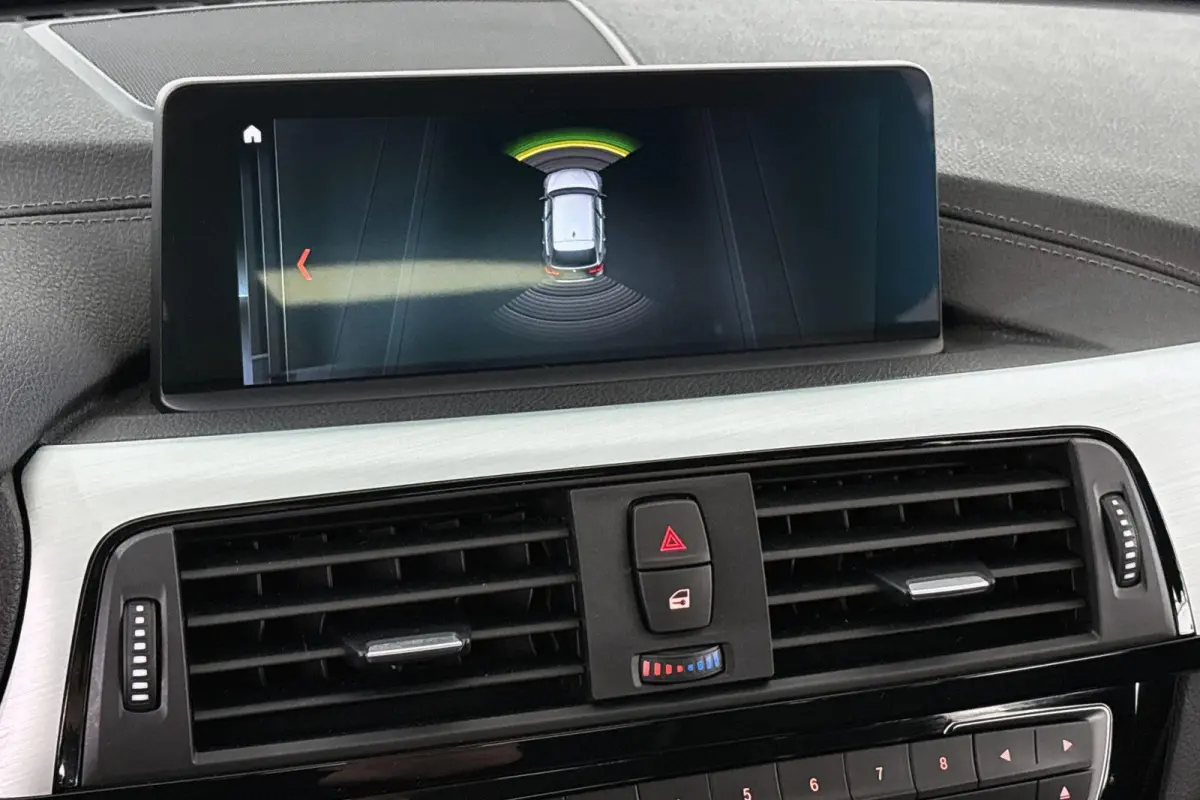 318i Luxury Edition Elektrische Trekhaak HiFi Groot Navigatie