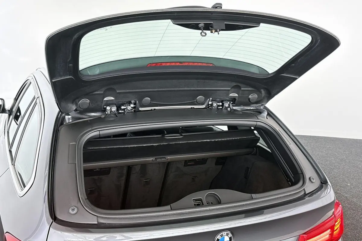 318i Luxury Edition Elektrische Trekhaak HiFi Groot Navigatie