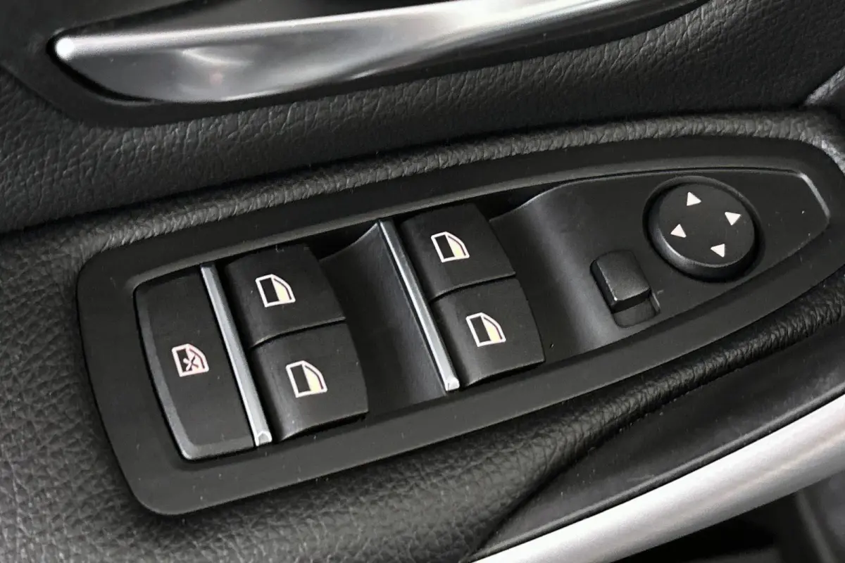 318i Luxury Edition Elektrische Trekhaak HiFi Groot Navigatie