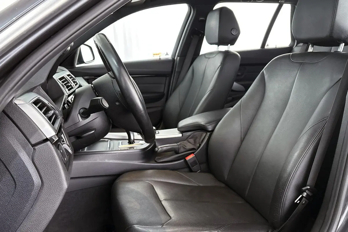318i Luxury Edition Elektrische Trekhaak HiFi Groot Navigatie