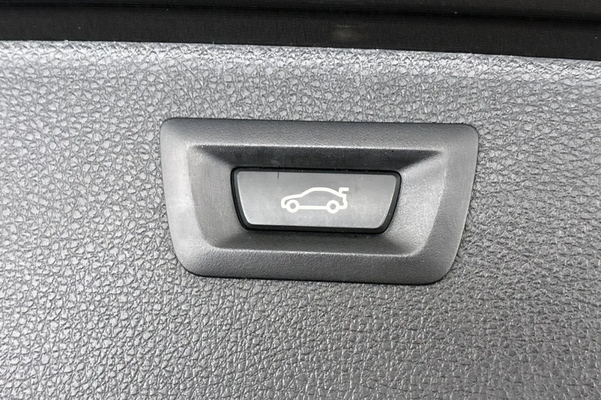 318i Luxury Edition Elektrische Trekhaak HiFi Groot Navigatie