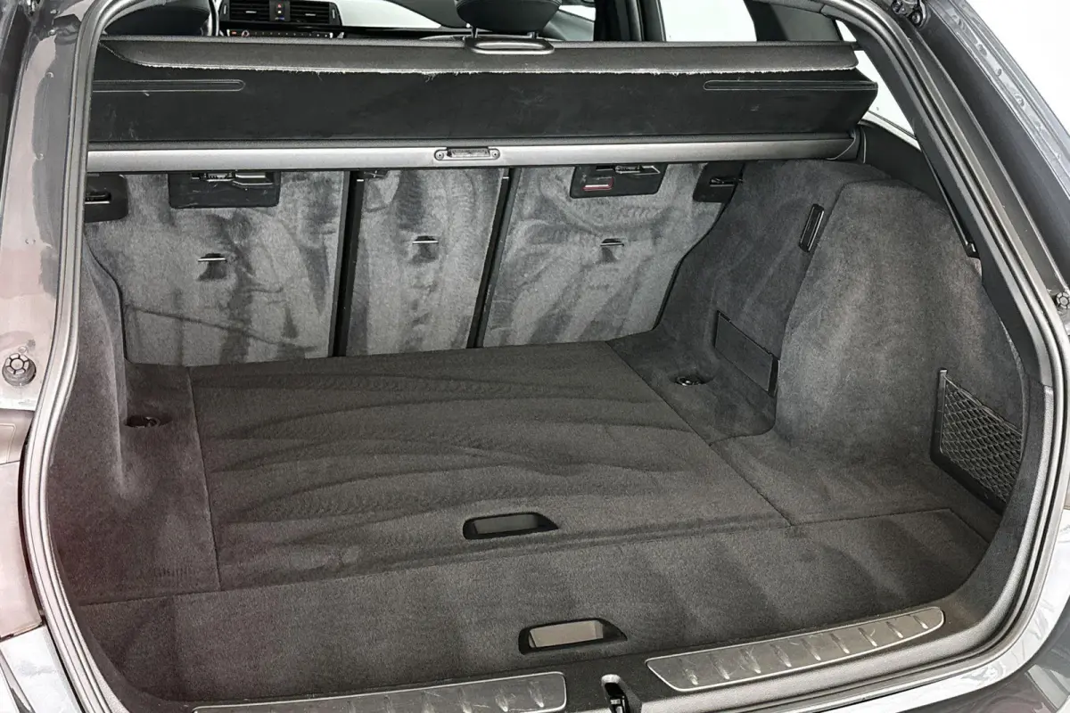 318i Luxury Edition Elektrische Trekhaak HiFi Groot Navigatie