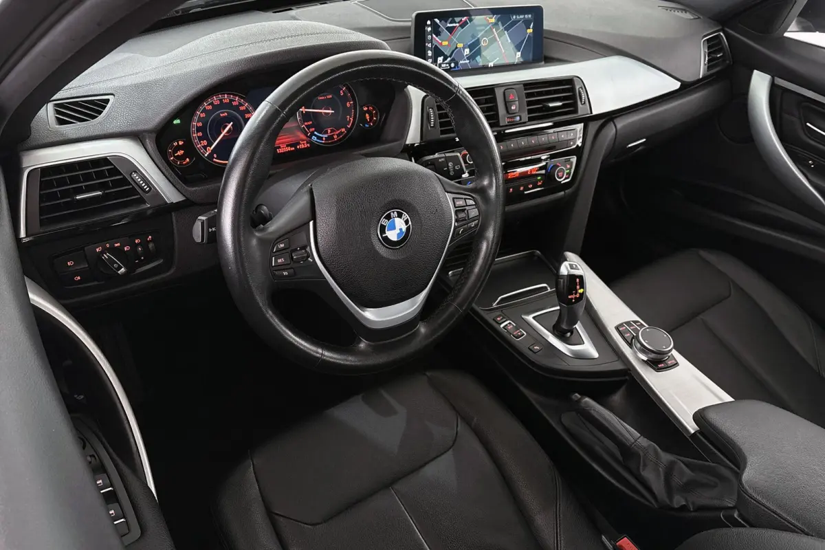 318i Luxury Edition Elektrische Trekhaak HiFi Groot Navigatie