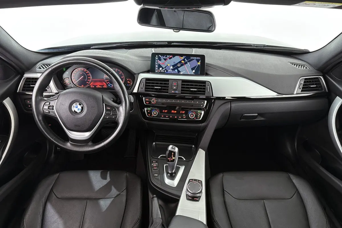 318i Luxury Edition Elektrische Trekhaak HiFi Groot Navigatie