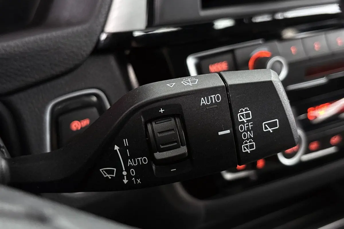 318i Luxury Edition Elektrische Trekhaak HiFi Groot Navigatie