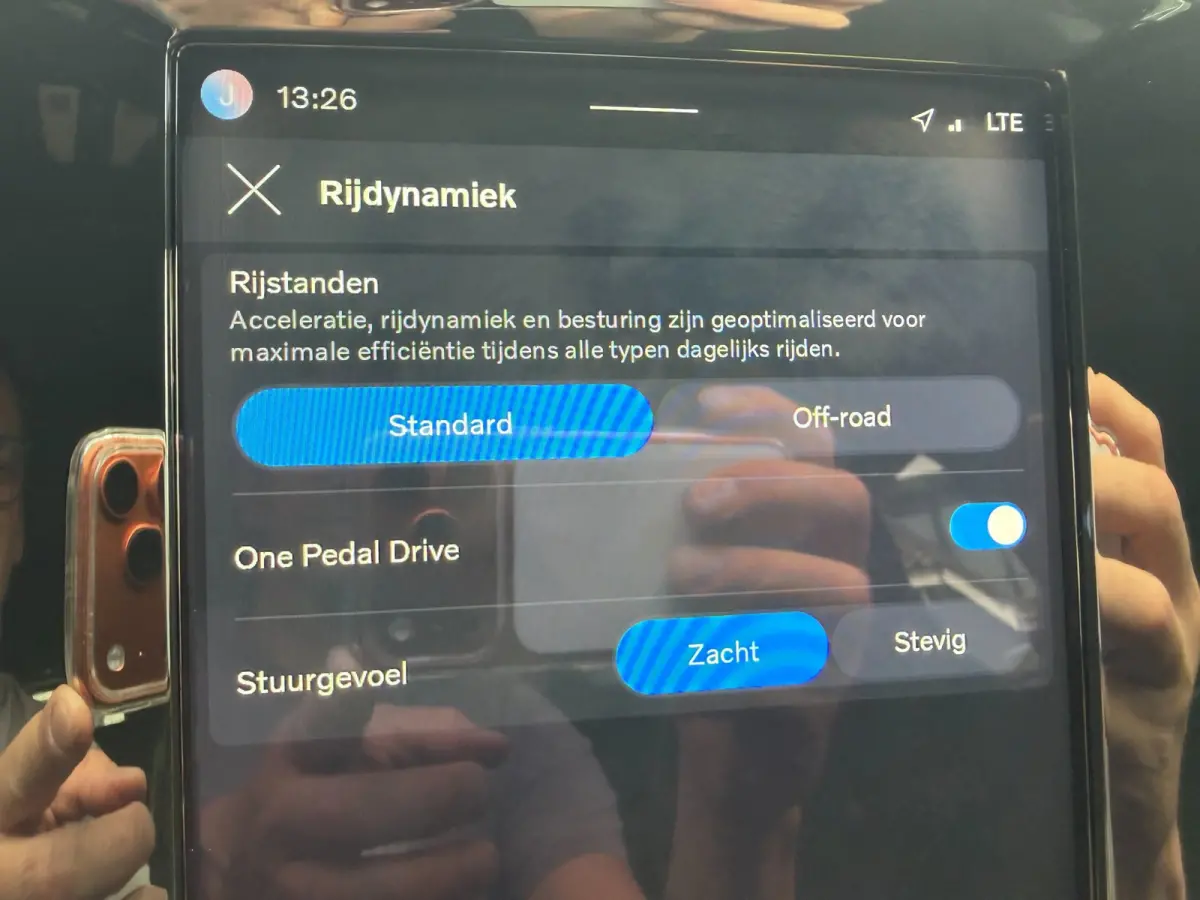 P8 AWD R-Design / SOH 93% / Pano / 360 CAM / 400PK / Harman & Kardon / 1e Eigenaar.