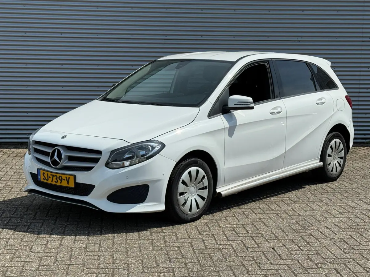 220 d / APK / AIRCO / Rijdt en schakelt goed / Inruil Mogelijk.