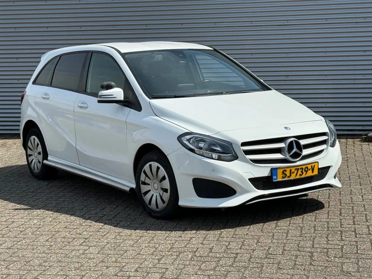 220 d / APK / AIRCO / Rijdt en schakelt goed / Inruil Mogelijk.