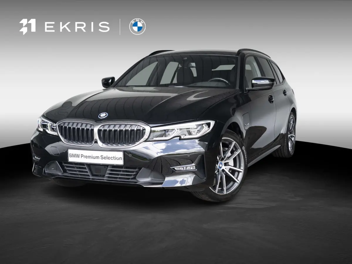 330e | Innovation Pack | M Adaptief onderstel | 19 inch | Adaptieve Cruise Control | Parking Assistent Plus | BMW Laserlight | Trekhaak