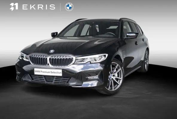 330e | Innovation Pack | M Adaptief onderstel | 19 inch | Adaptieve Cruise Control | Parking Assistent Plus | BMW Laserlight | Trekhaak