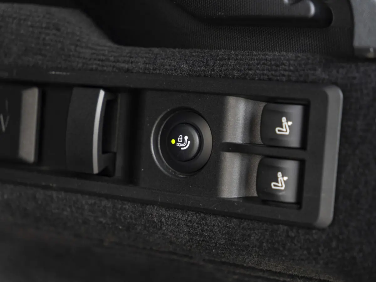 330e | Innovation Pack | M Adaptief onderstel | 19 inch | Adaptieve Cruise Control | Parking Assistent Plus | BMW Laserlight | Trekhaak
