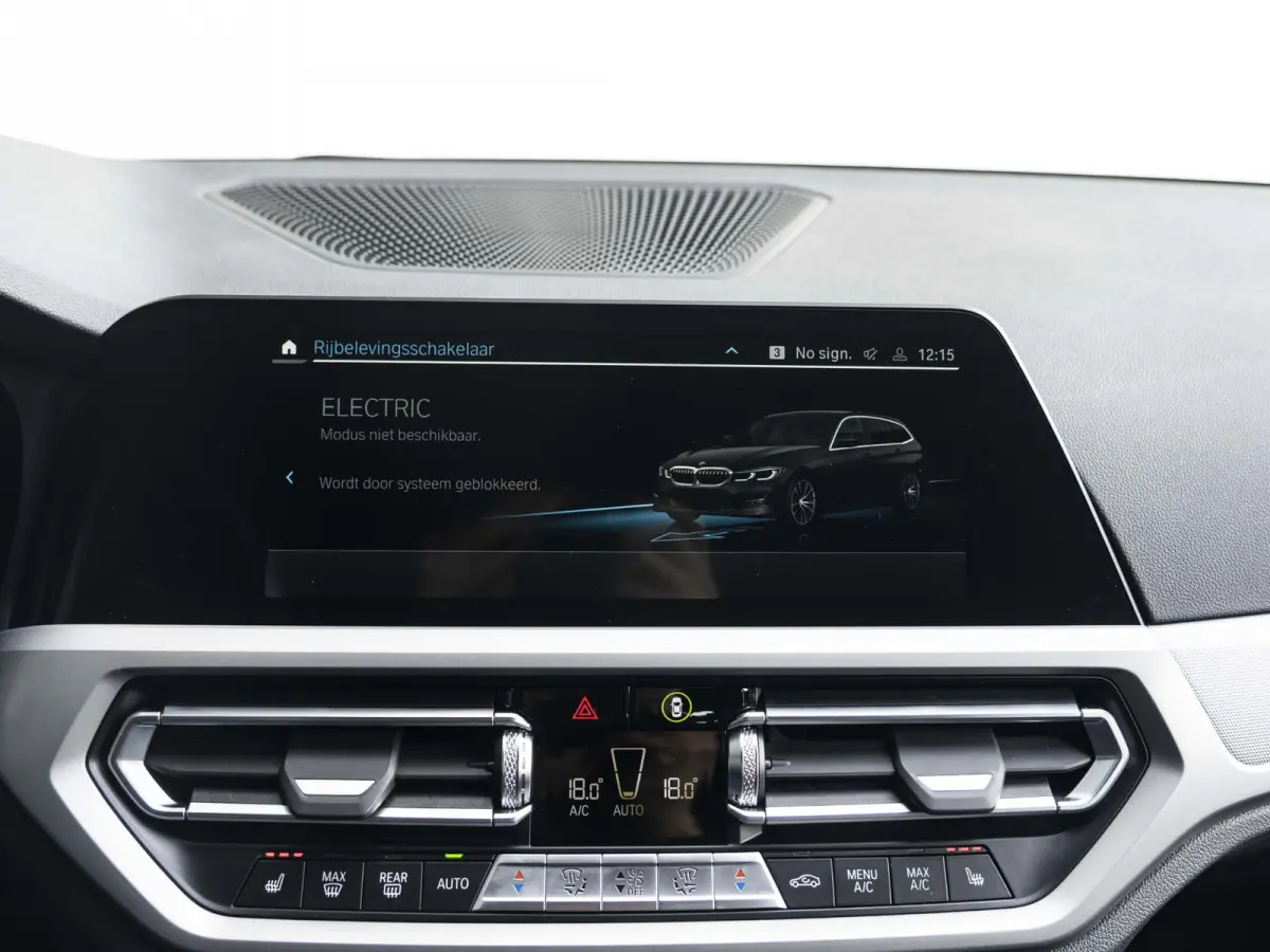 330e | Innovation Pack | M Adaptief onderstel | 19 inch | Adaptieve Cruise Control | Parking Assistent Plus | BMW Laserlight | Trekhaak
