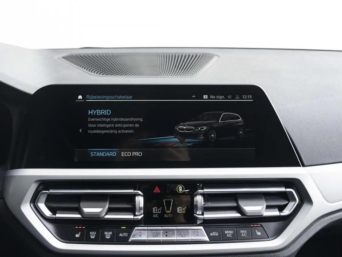 330e | Innovation Pack | M Adaptief onderstel | 19 inch | Adaptieve Cruise Control | Parking Assistent Plus | BMW Laserlight | Trekhaak