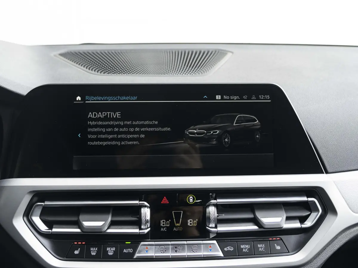 330e | Innovation Pack | M Adaptief onderstel | 19 inch | Adaptieve Cruise Control | Parking Assistent Plus | BMW Laserlight | Trekhaak