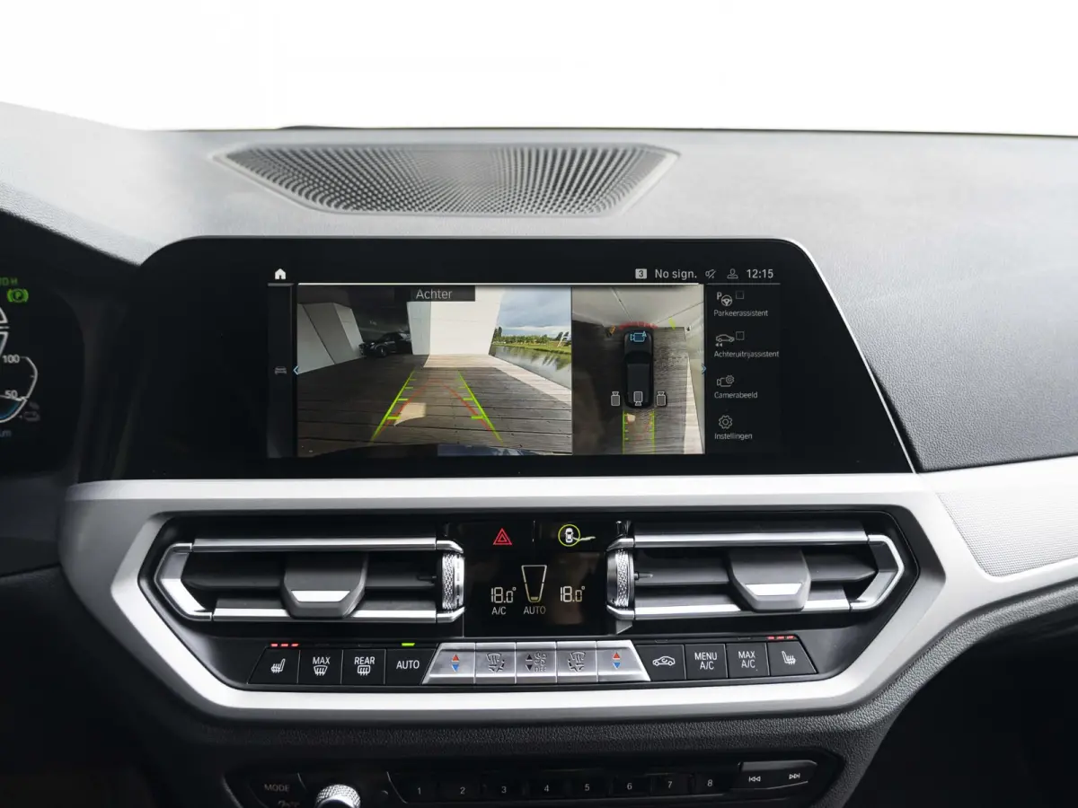 330e | Innovation Pack | M Adaptief onderstel | 19 inch | Adaptieve Cruise Control | Parking Assistent Plus | BMW Laserlight | Trekhaak