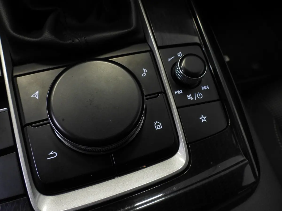 2.0 e-SkyActiv-X M Hybrid NAVI/TREKH./ADAPT.CRUISE/LED/16"LMV!