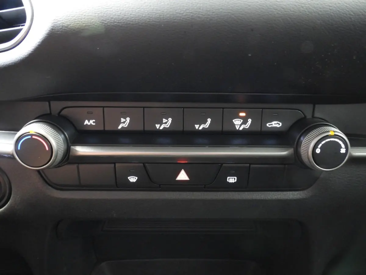 2.0 e-SkyActiv-X M Hybrid NAVI/TREKH./ADAPT.CRUISE/LED/16"LMV!